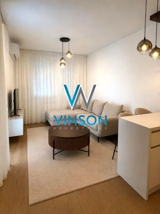 Izdavanje, jednosoban stan, 41m², Centar, Novi Sad