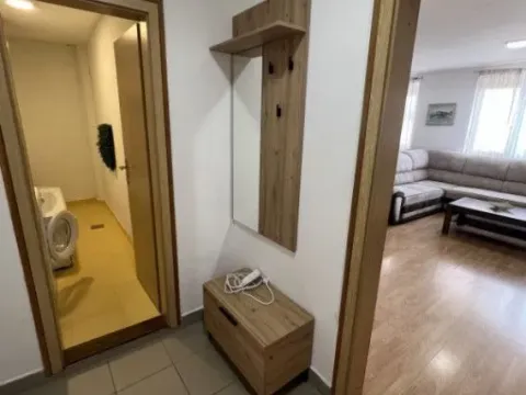 Izdavanje, dvosoban stan, 70m², Centar, Bar - image 9