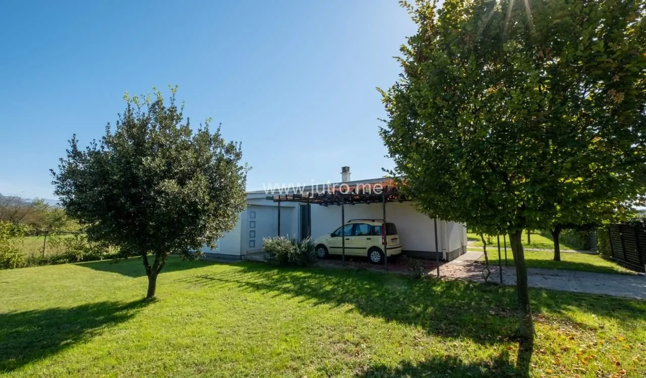 Rent, house, 200m², Spuž, Danilovgrad