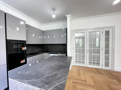 Sale, apartment, 150m², Stari Grad, Beograd - image 2