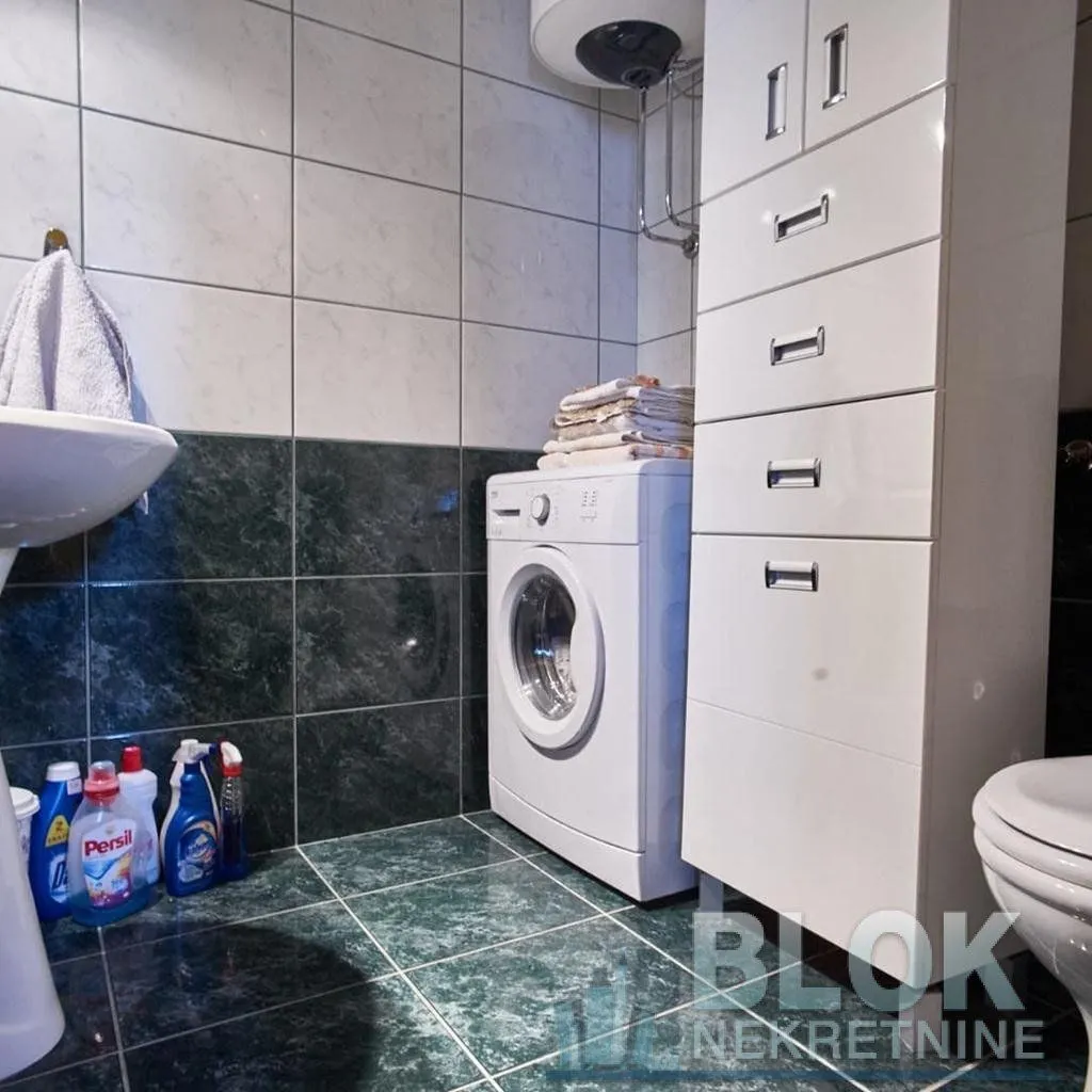 Prodaja, kuća, 300m², Gorica C, Podgorica