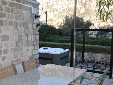 Prodaja, trosoban stan, 110m², Prčanj, Kotor - image 12