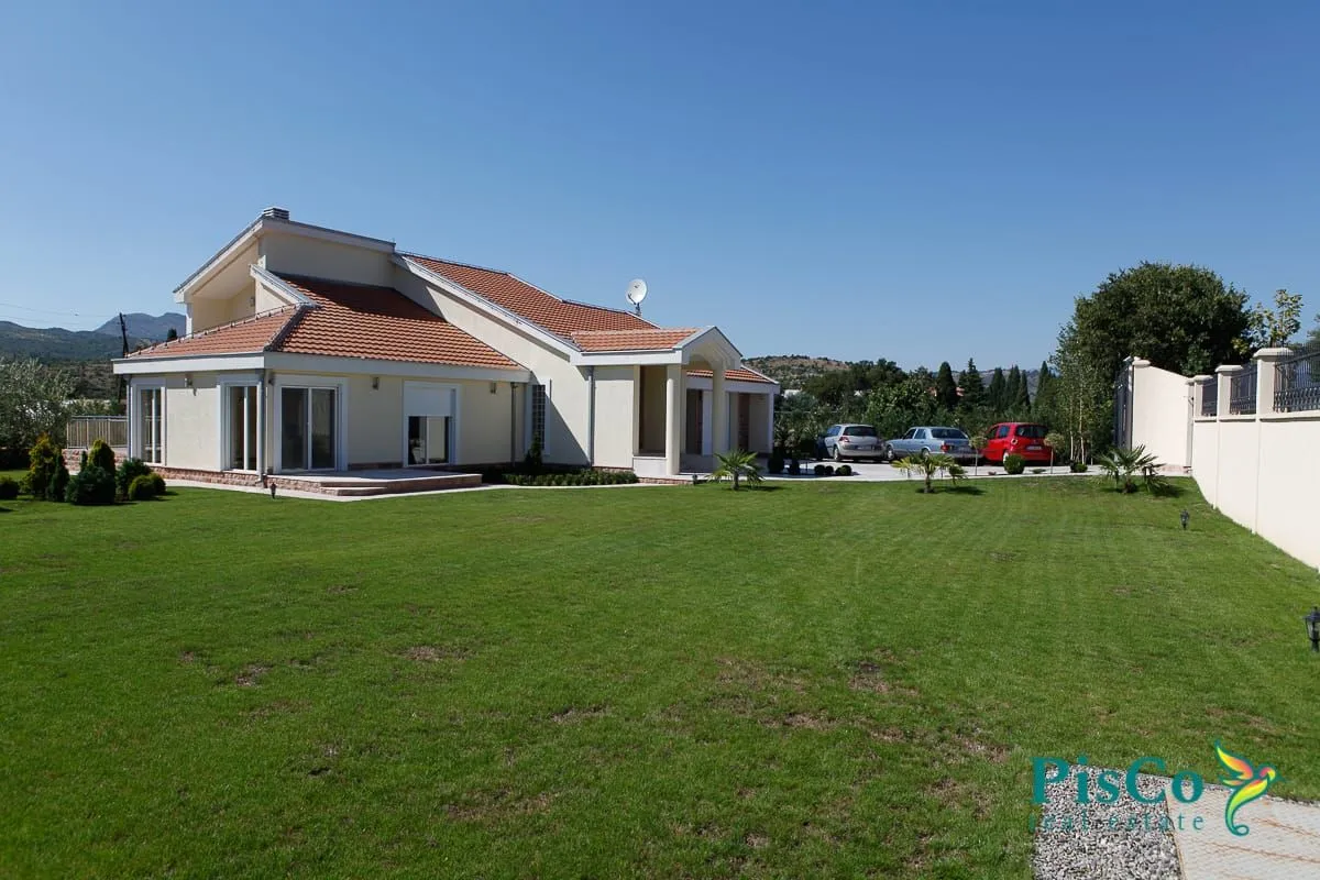 Prodaja, kuća, 254m², Donji Kokoti, Podgorica