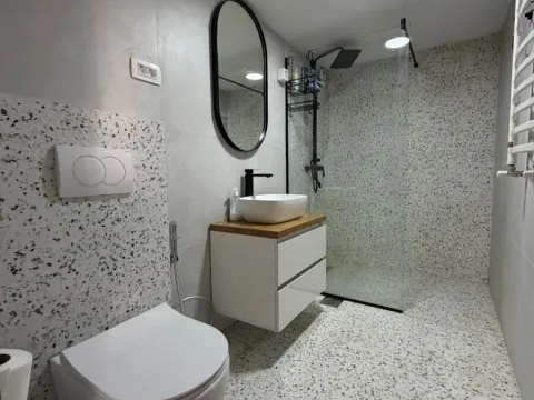 Izdavanje, stan, 285m², Gorica C, Podgorica - image 10