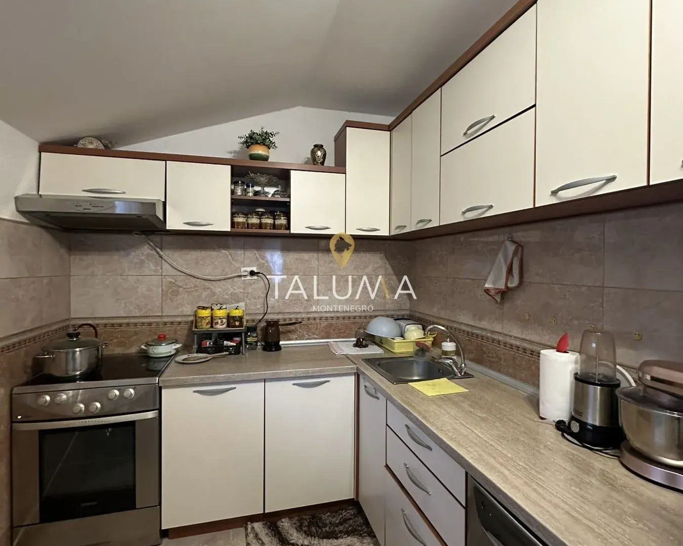 Sale, house, 146m², Stari Aerodrom, Podgorica