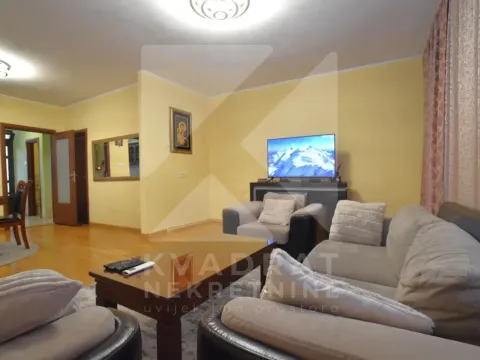 Rent, house, 128m², Stari Aerodrom, Podgorica - image 1