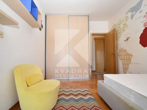 Izdavanje, trosoban stan, 100m², Blok 6, Podgorica - image 14