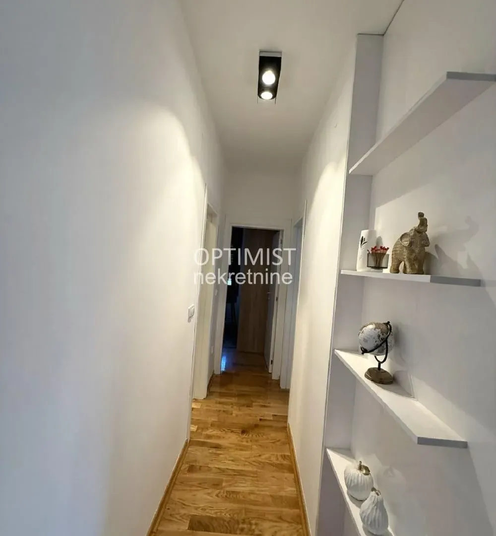 Izdavanje, dvosoban stan, 57m², Vračar Sve Podlokacije, Beograd