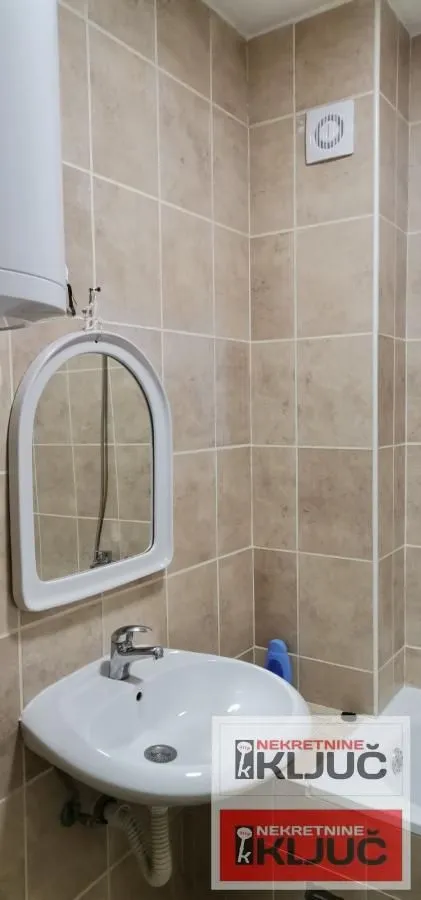 Izdavanje, dvosoban stan, 37m², Bulevar Oslobodjenja, Novi Sad Sve Podlokacije