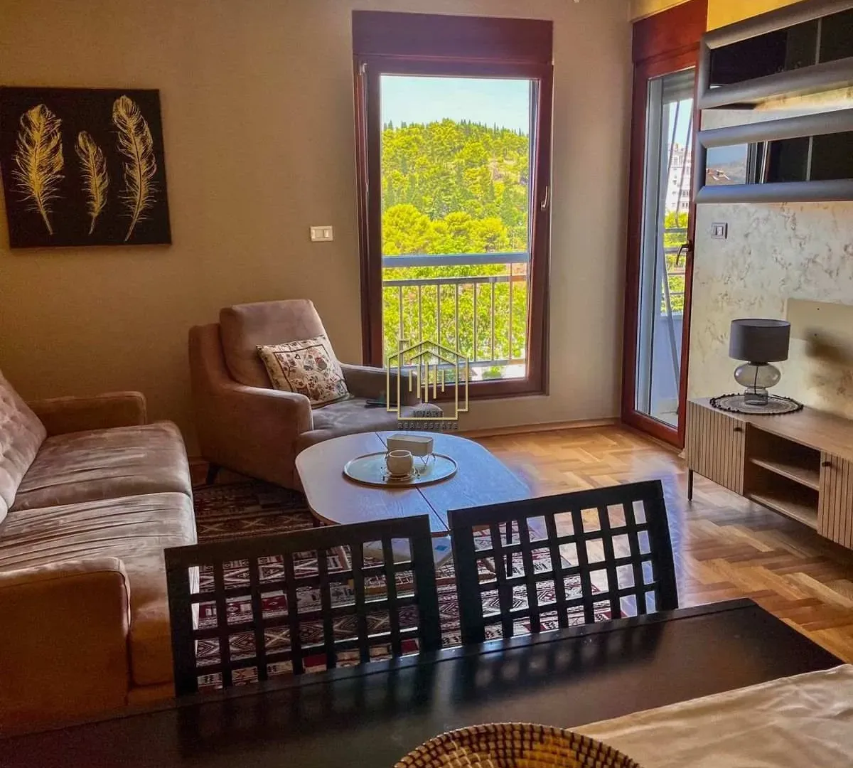 Izdavanje, dvosoban stan, 70m², Pobrežje, Podgorica