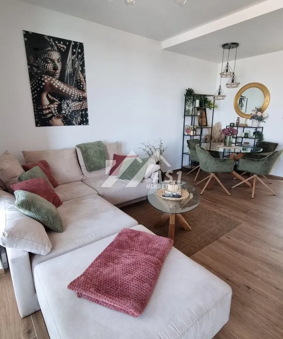 Izdavanje, trosoban stan, 105m², Alibegovac, Petrovaradin