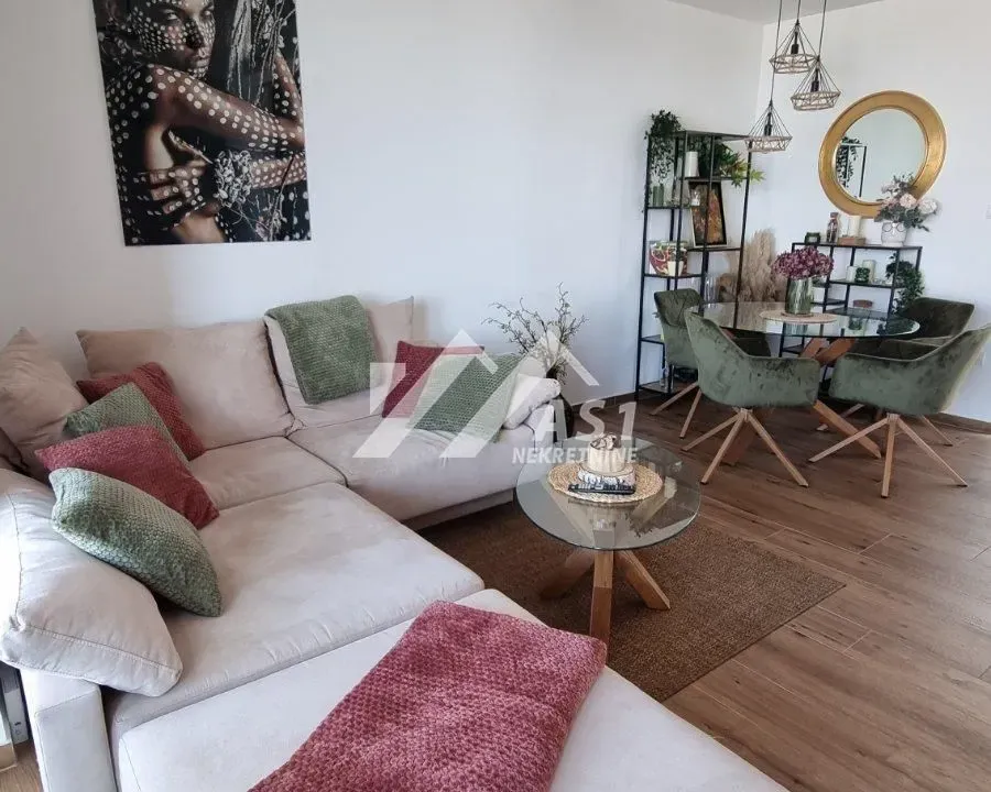 Izdavanje, trosoban stan, 105m², Alibegovac, Petrovaradin