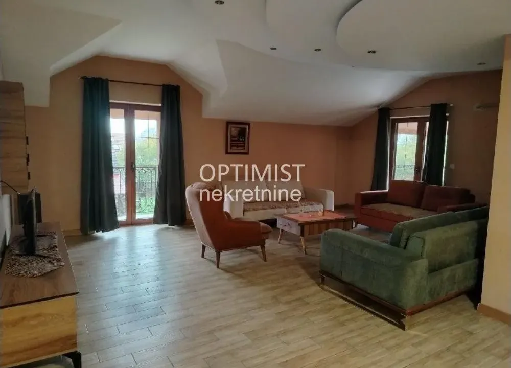 Rent, four bedroom apartment, 220m², Surčin, Beograd