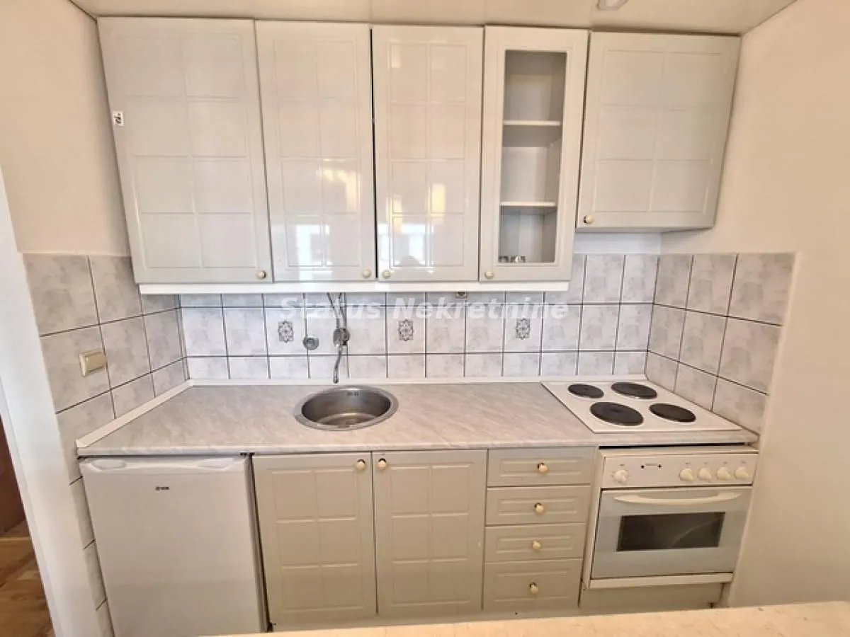 Izdavanje, garsonjera, 26m², Bulevar Oslobodjenja, Novi Sad Sve Podlokacije