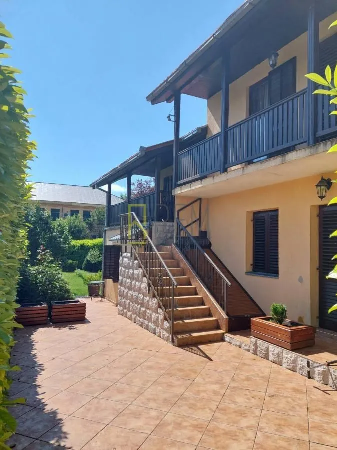 Sale, house, 190m², Cetinje, Crna Gora