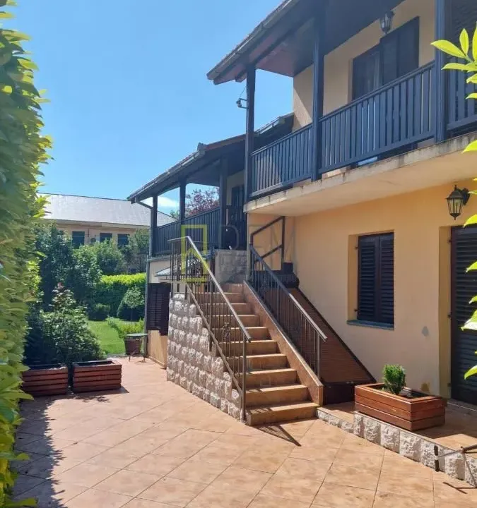 Sale, house, 190m², Cetinje, Crna Gora