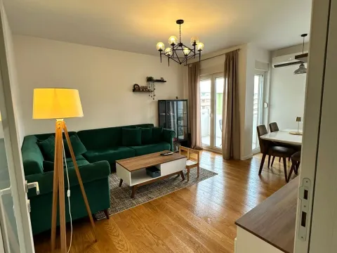 Izdavanje, dvosoban stan, 70m², Central Point, Podgorica - image 8