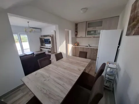 Izdavanje, dvosoban stan, 80m², Pod Kuk, Tivat - image 9