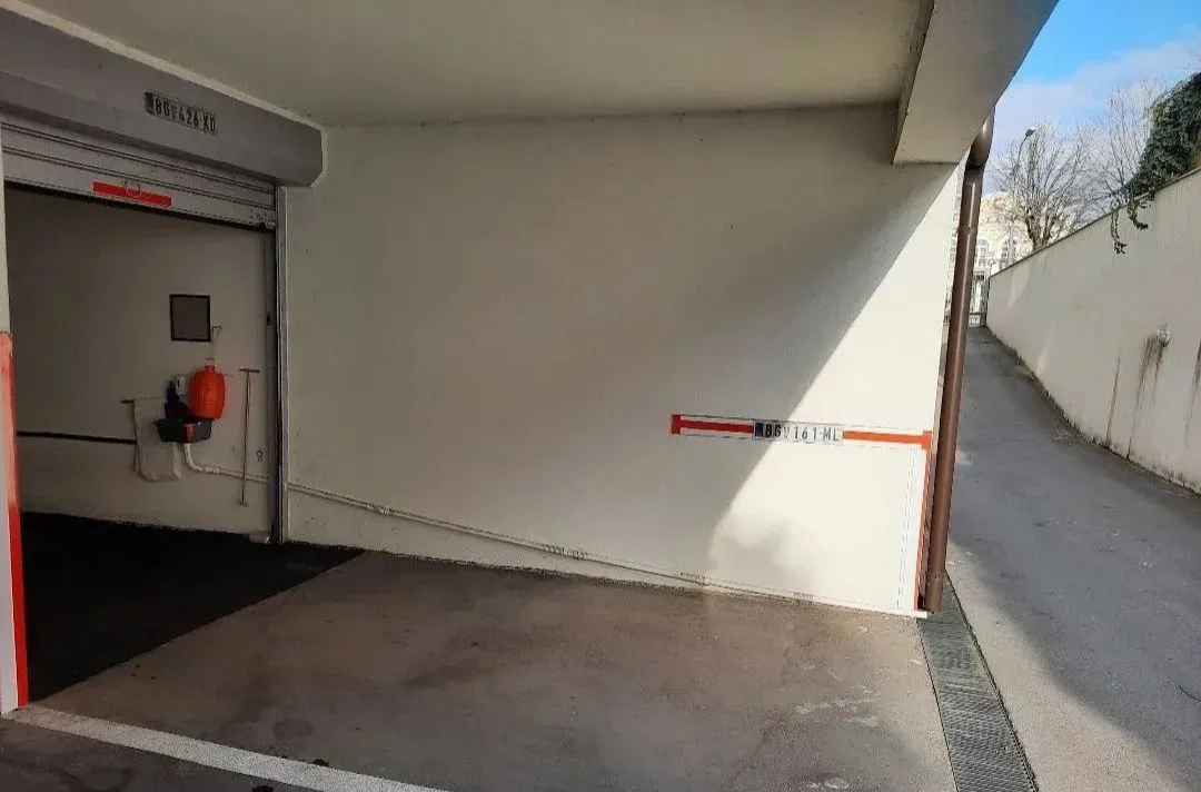 Sale, parking/garage, 24m², Zemun Cara Dušana, Zemun Sve Podlokacije