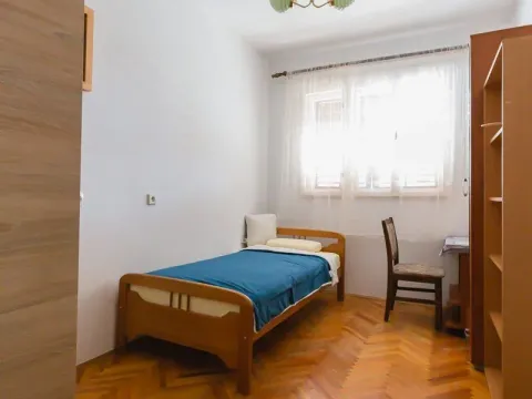 Rent, two bedroom apartment, 400m², Tološi, Podgorica - image 5