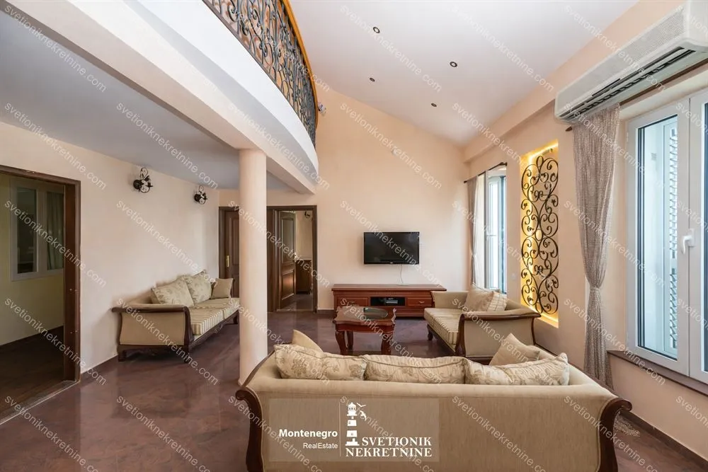 Prodaja, trosoban stan, 106m², Centar, Herceg Novi