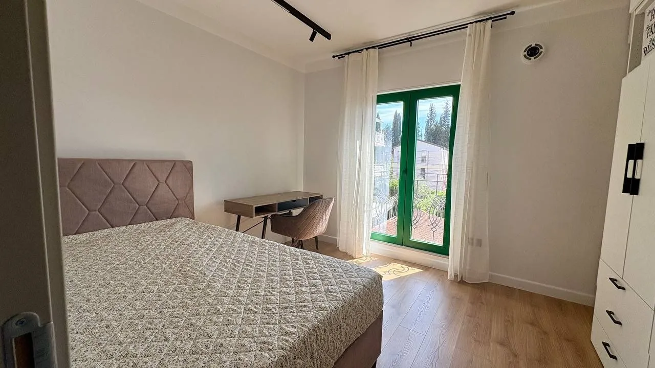 Izdavanje, dvosoban stan, 100m², Donja Lastva, Tivat