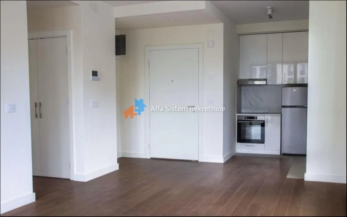 Izdavanje, trosoban stan, 76m², Savski Venac, Beograd