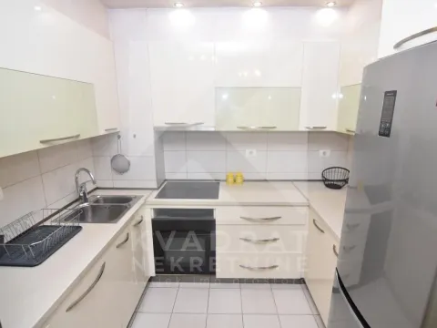 Izdavanje, jednosoban stan, 50m², City Kvart, Podgorica - image 5