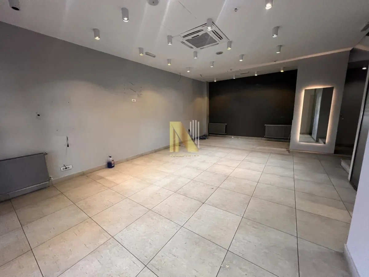 Prodaja, poslovni prostor, 263m², Bulevar Oslobodjenja, Novi Sad Sve Podlokacije