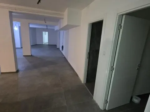 Izdavanje, poslovni prostor, 306m², Grbavica, Novi Sad Sve Podlokacije - image 17