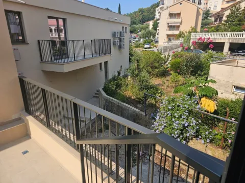 Rent, one bedroom apartment, 62m², Bečići, Budva - image 7