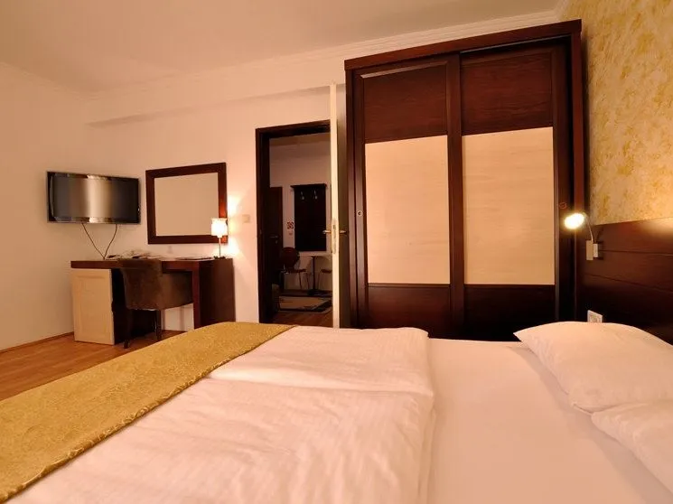 Prodaja, ugostiteljski objekat, 1100m², Petrovac, Budva
