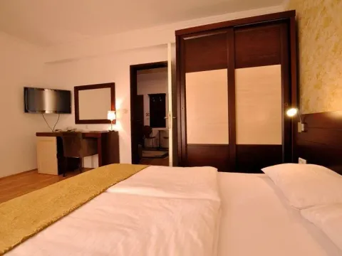 Prodaja, ugostiteljski objekat, 1100m², Petrovac, Budva - image 2