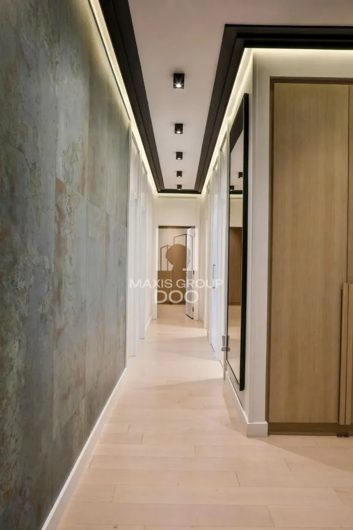 Izdavanje, četvorosoban stan, 118m², Savski Venac, Beograd