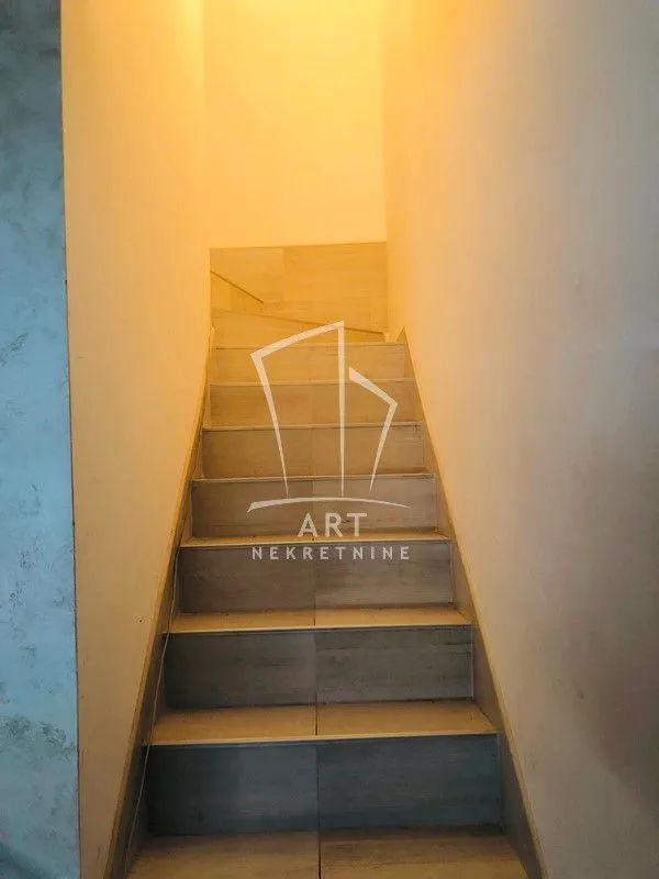 Sale, four bedroom apartment, 124m², Uciteljsko Naselje, Zvezdara Sve Podlokacije