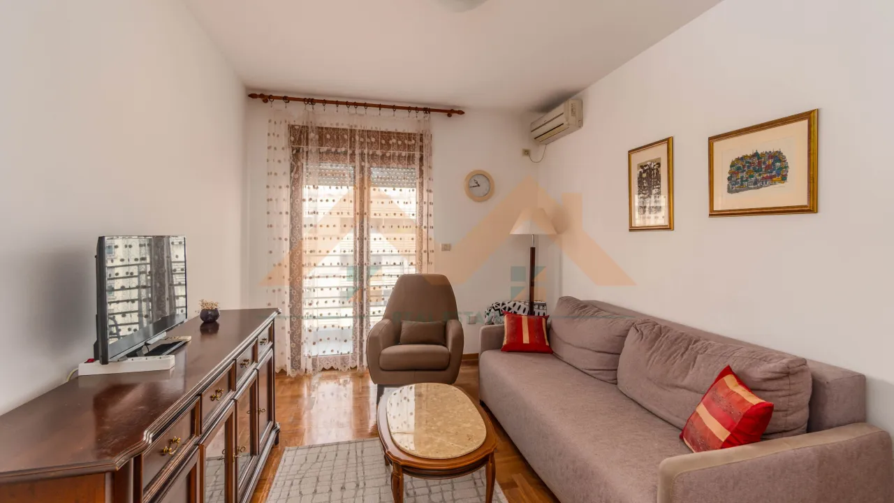 Izdavanje, jednosoban stan, 50m², Preko Morače, Podgorica