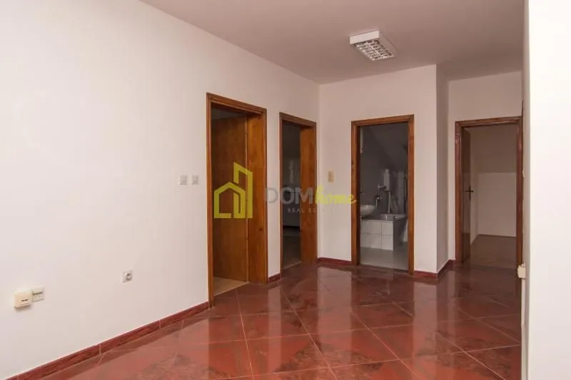 Izdavanje, kuća, 400m², Momišići, Podgorica