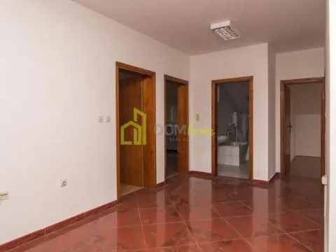 Izdavanje, kuća, 400m², Momišići, Podgorica - image 26