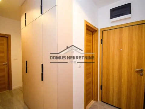 Rent, two bedroom apartment, 75m², City Kvart, Podgorica - image 10