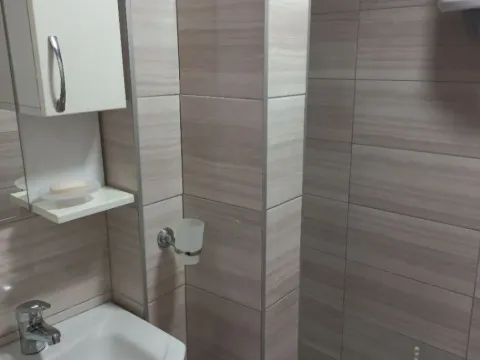 Izdavanje, jednosoban stan, 70m², Centar, Tivat - image 9