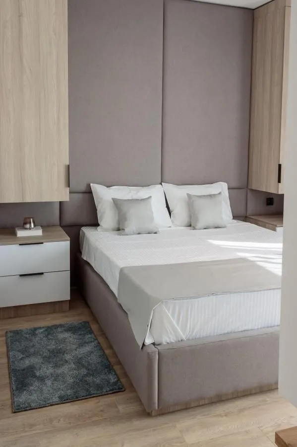 Izdavanje, dvosoban stan, 80m², Tivat, Crna Gora