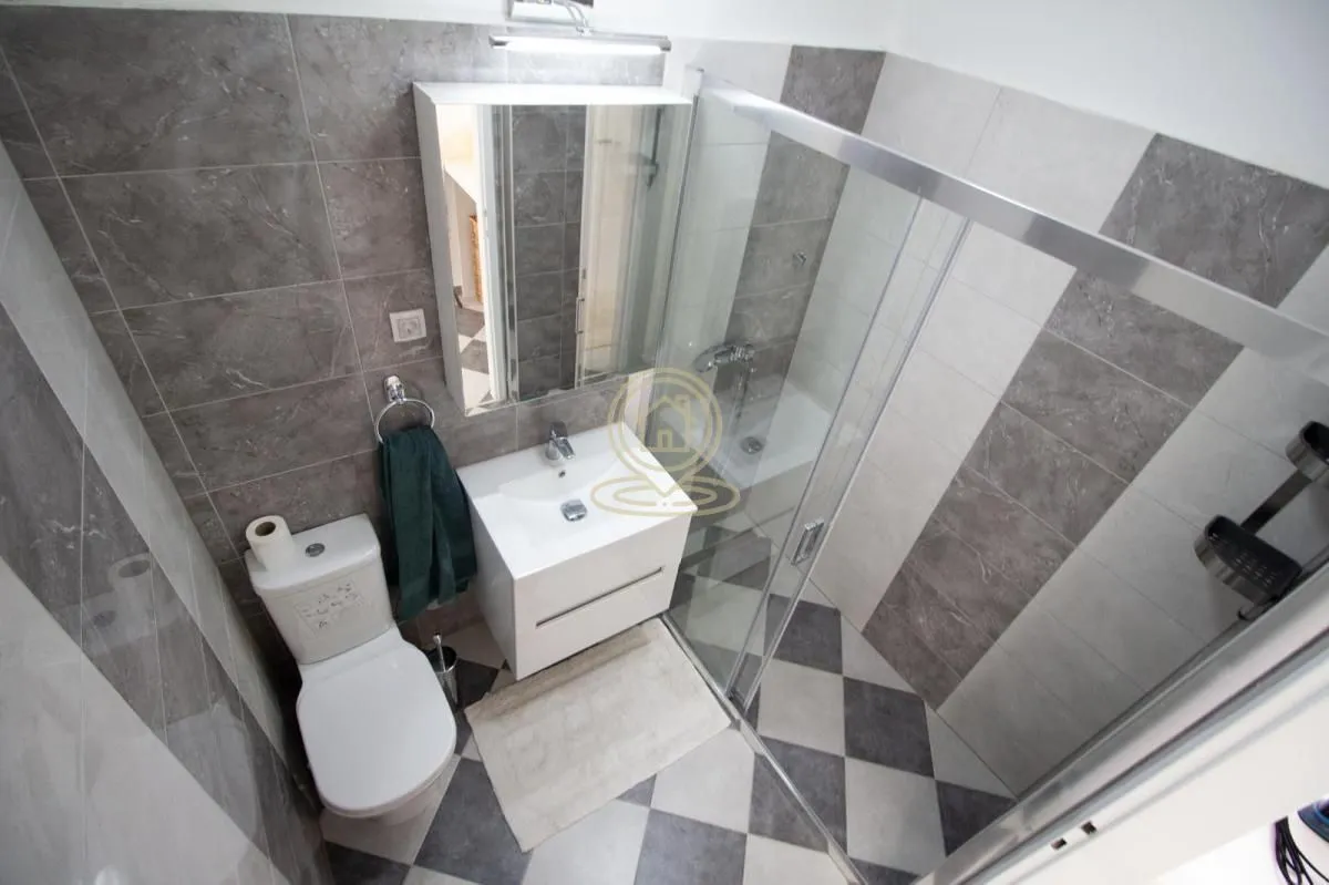 Izdavanje, trosoban stan, 66m², Stari Grad, Beograd