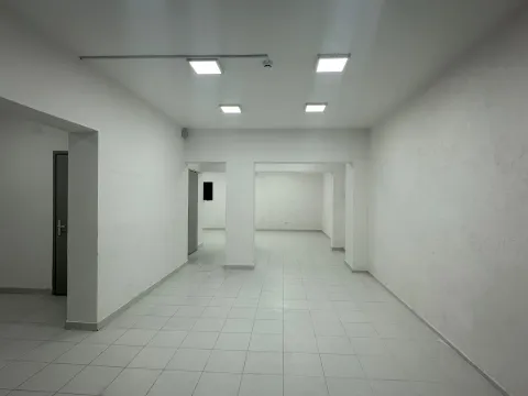 Rent, office space, 110m², Dumidran, Tivat