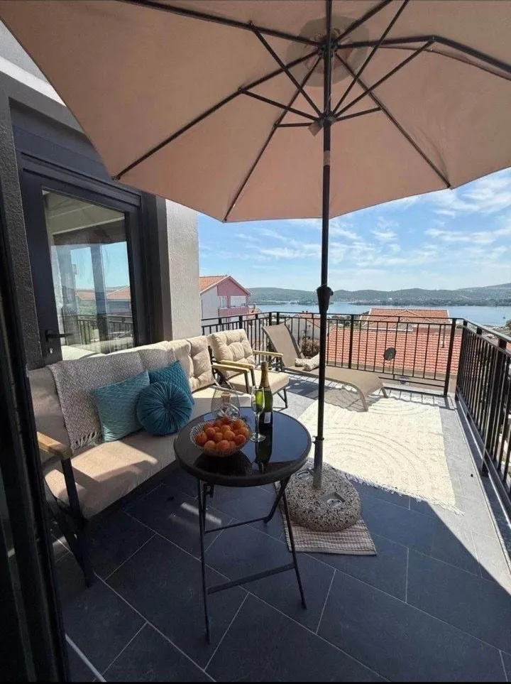 Prodaja, dvosoban stan, 107m², Kava, Tivat