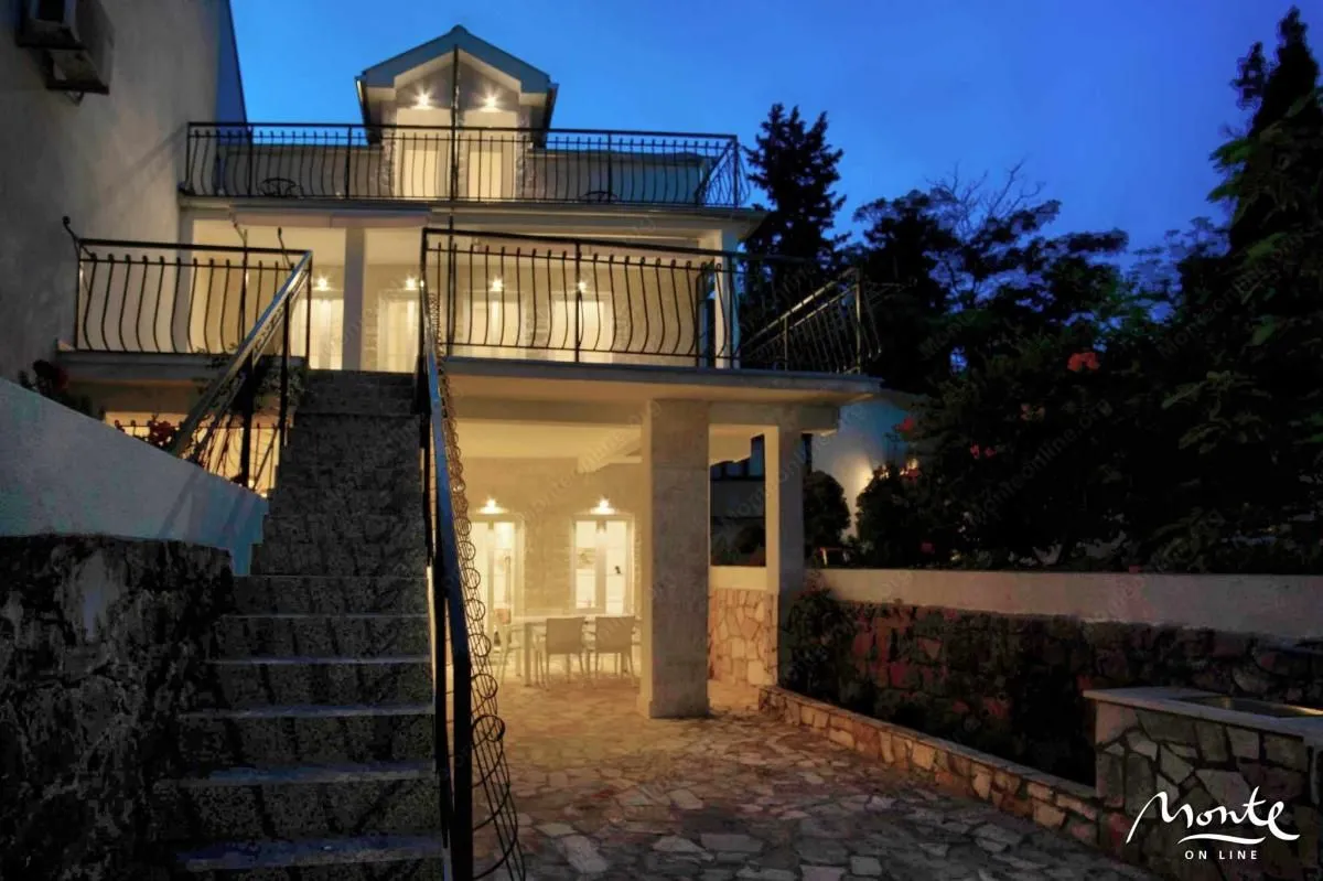 Prodaja, jednosoban stan, 62m², Baošići, Herceg Novi