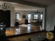 Izdavanje, kuća, 300m², Farmaceutski Fakultet, Voždovac Sve Podlokacije - image 1