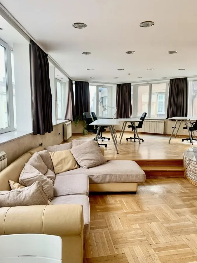 Izdavanje, poslovni prostor, 230m², Topličin venac, Beograd