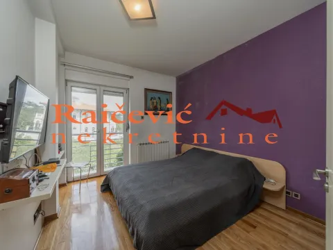 Sale, four bedroom apartment, 142m², Savski Venac, Beograd - image 10