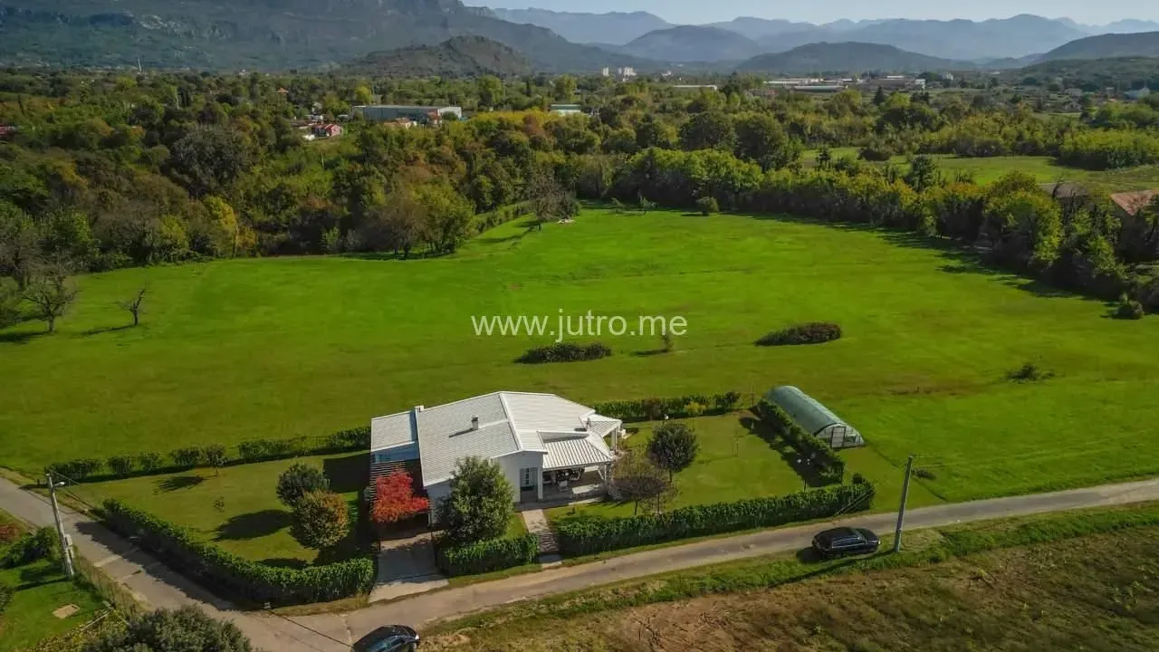 Rent, house, 200m², Gorica, Danilovgrad