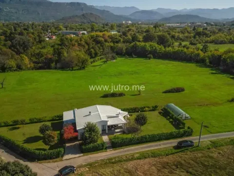 Izdavanje, kuća, 200m², Gorica, Danilovgrad - image 1